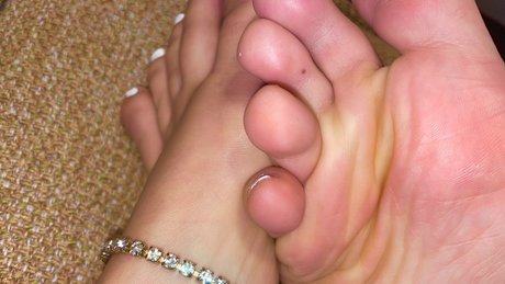 Foto di nudo di fuga di OnlyFans di Notyourmaya