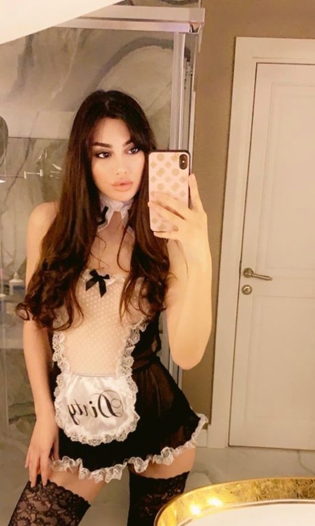 Foto di nudo di fuga di OnlyFans di Adelina