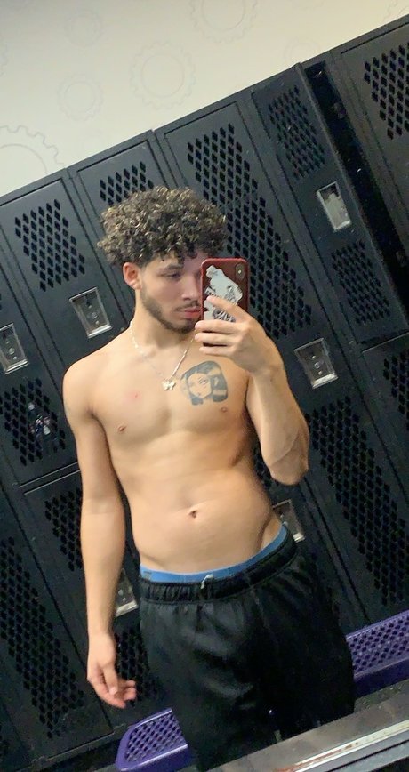 Foto di nudo di fuga di OnlyFans di Adonis