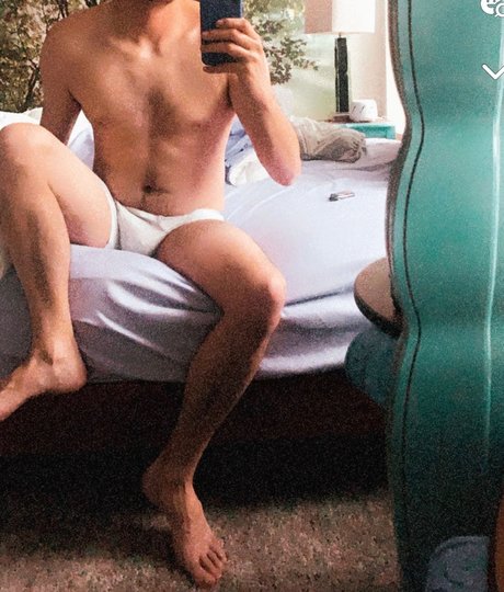 Foto di nudo di fuga di OnlyFans di None To Go