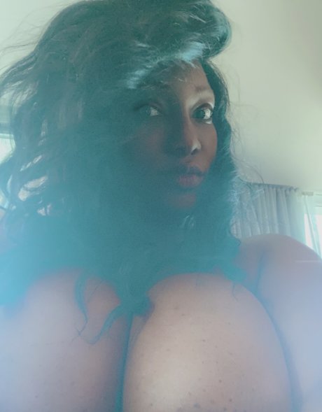 Foto di nudo di fuga di OnlyFans di Nita Milan