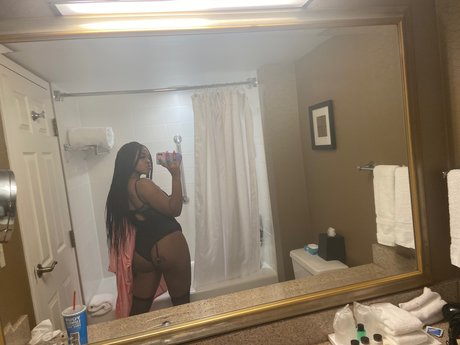 Foto di nudo di fuga di OnlyFans di Niquee