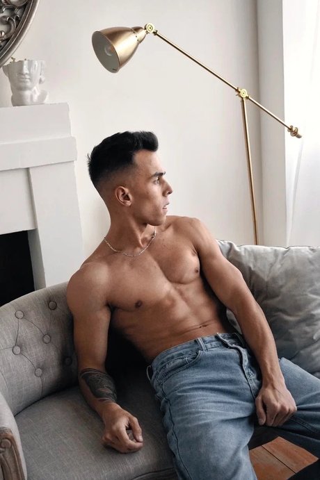 Foto di nudo di fuga di OnlyFans di Nikolis