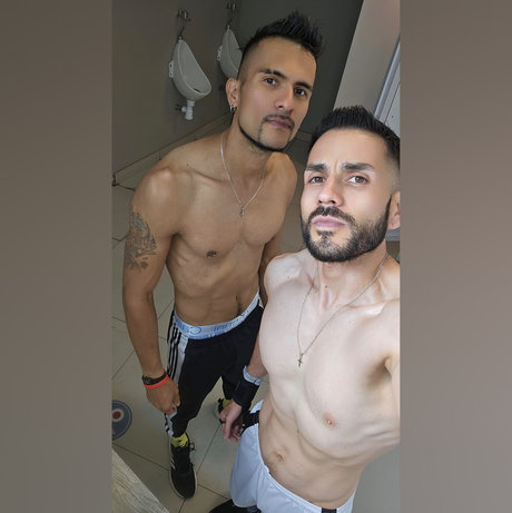 Foto di nudo di fuga di OnlyFans di Colombiano