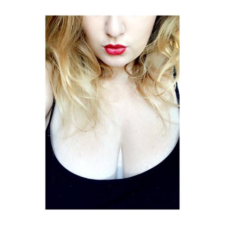 Foto di nudo di fuga di OnlyFans di Mika