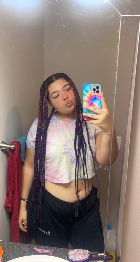 Foto di nudo di fuga di OnlyFans di Lil Red