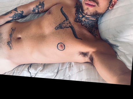 Foto di nudo di fuga di OnlyFans di Pavloh