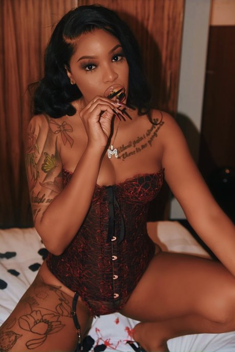 Foto di nudo di fuga di OnlyFans di Demon 