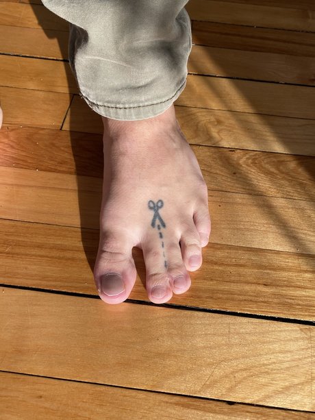 Foto di nudo di fuga di OnlyFans di Cutonthedottedline