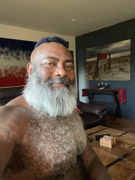 Foto di nudo di fuga di OnlyFans di Papa Bear Rn