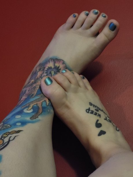 Foto di nudo di fuga di OnlyFans di Tatted Feet