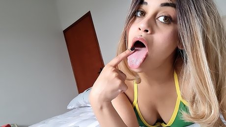 Foto di nudo di fuga di OnlyFans di Mello