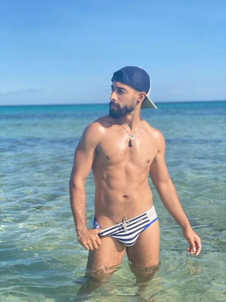 Foto di nudo di fuga di OnlyFans di Luis Gm