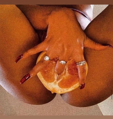 Foto di nudo di fuga di OnlyFans di Outtatheordinary
