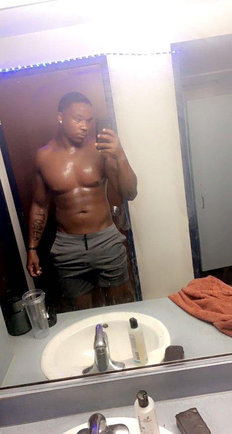 Foto di nudo di fuga di OnlyFans di Jahjahjr