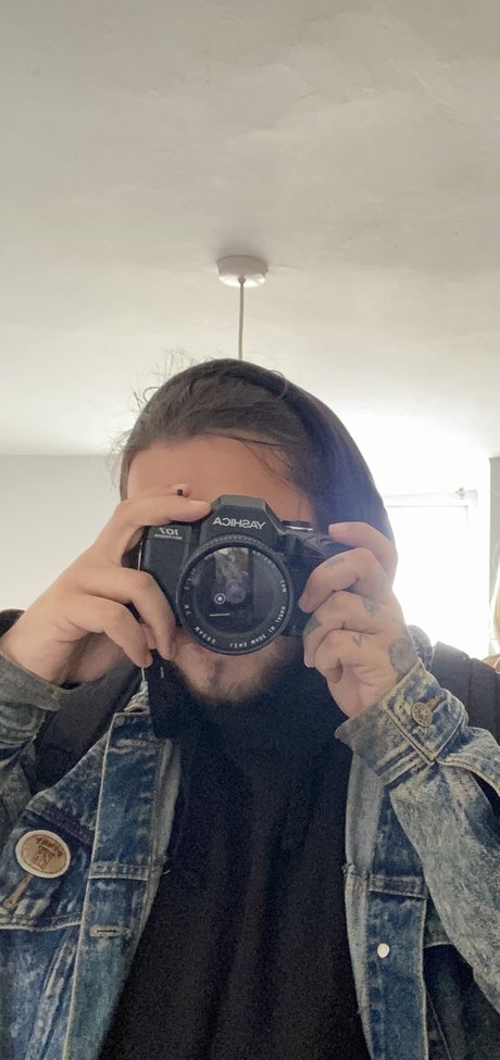 Foto di nudo di fuga di OnlyFans di Oscar Wilde