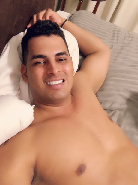Foto di nudo di fuga di OnlyFans di Oscar Enrique Castaeda Rosales
