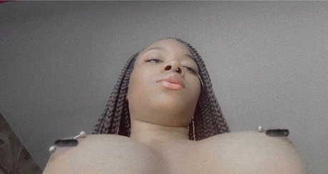 Foto di nudo di fuga di OnlyFans di Ferrariimami