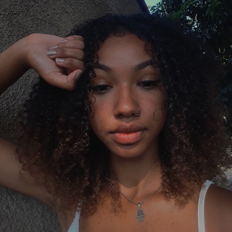 Foto di nudo di fuga di OnlyFans di Ana Carolina
