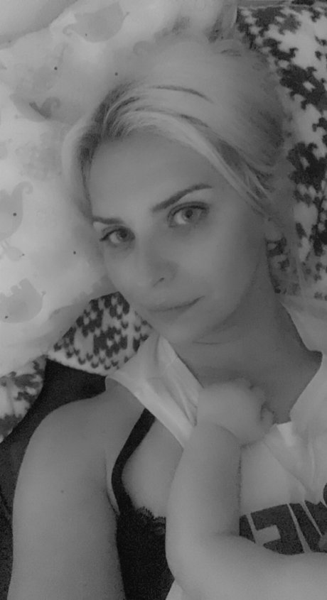 Foto di nudo di fuga di OnlyFans di Olga Kush