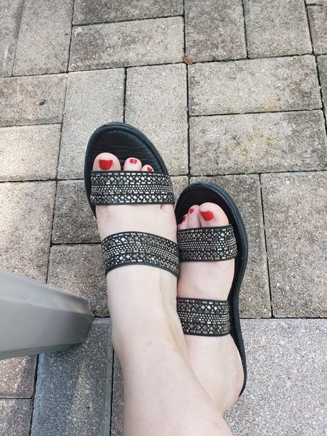 Foto di nudo di fuga di OnlyFans di Pretty Feet Magic