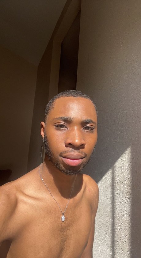Foto di nudo di fuga di OnlyFans di Neil