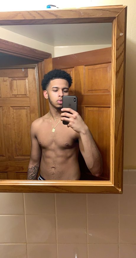 Foto di nudo di fuga di OnlyFans di Prettyboiie
