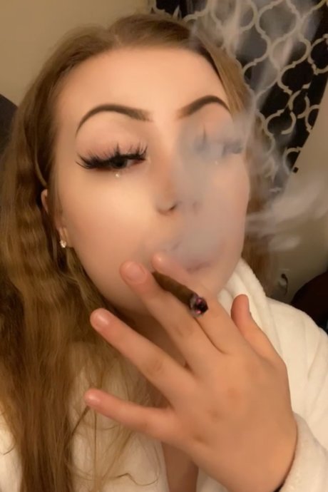 Foto di nudo di fuga di OnlyFans di Alyssa