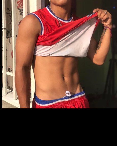 Foto di nudo di fuga di OnlyFans di Alexis Ararat  