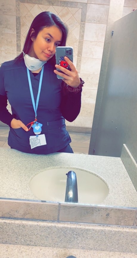 Foto di nudo di fuga di OnlyFans di Nursing Mama