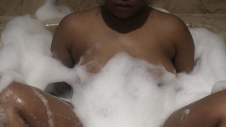 Foto di nudo di fuga di OnlyFans di Poppi