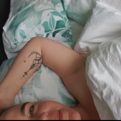 Foto di nudo di fuga di OnlyFans di Clare