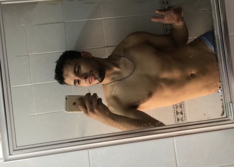Foto di nudo di fuga di OnlyFans di Pk