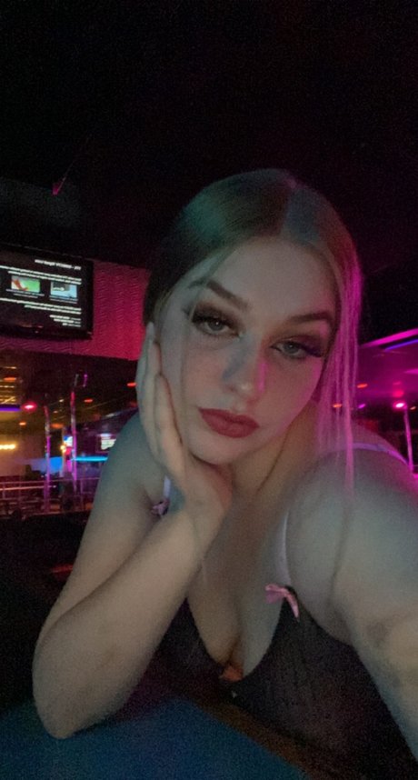 Foto di nudo di fuga di OnlyFans di Luna