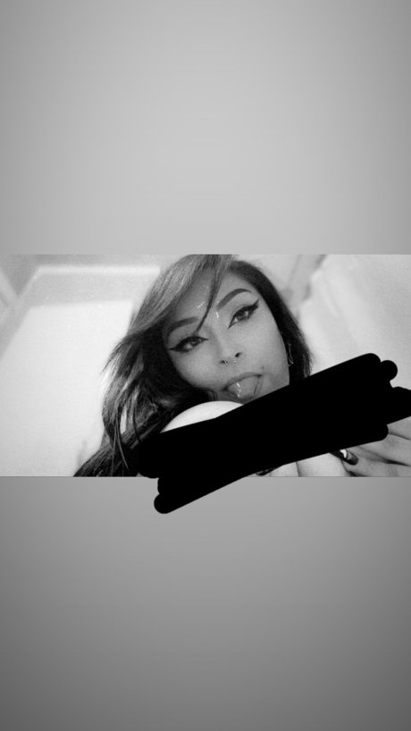 Foto di nudo di fuga di OnlyFans di Pixie Uchiha