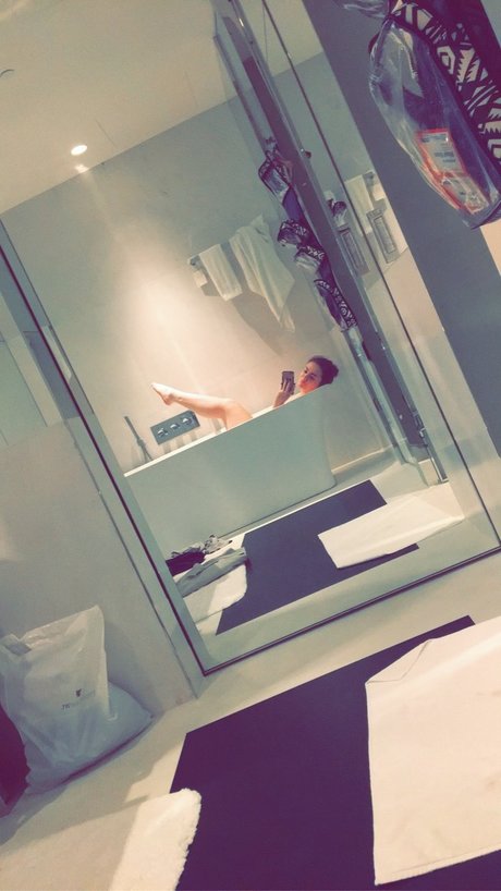 Foto di nudo di fuga di OnlyFans di Pixie 