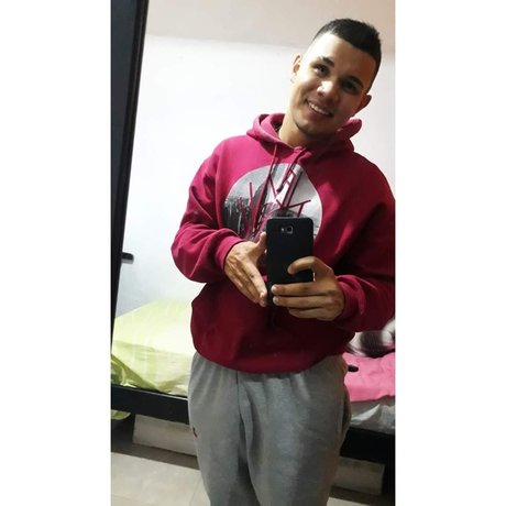 Foto di nudo di fuga di OnlyFans di Carlos Fernando