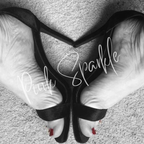 Foto di nudo di fuga di OnlyFans di Pink Sparkle 