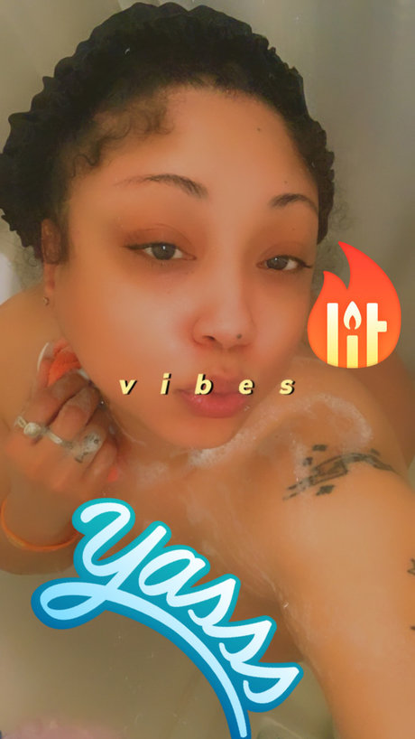 Foto di nudo di fuga di OnlyFans di Milk Marie