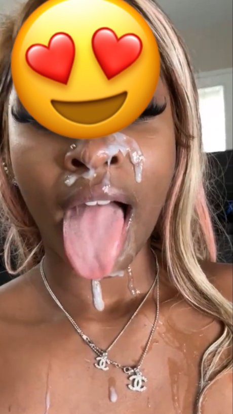 Foto di nudo di fuga di OnlyFans di Pink Diamond 