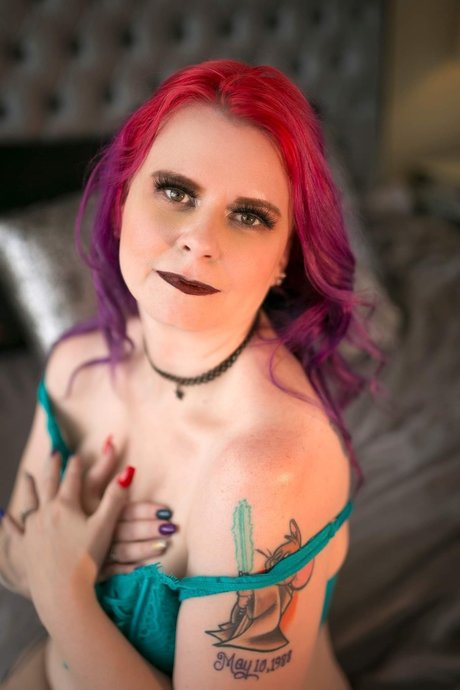 Foto di nudo di fuga di OnlyFans di Ph03n1x B3auty