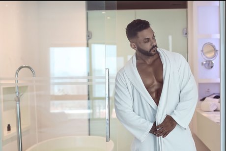 Foto di nudo di fuga di OnlyFans di Yuri Petrone