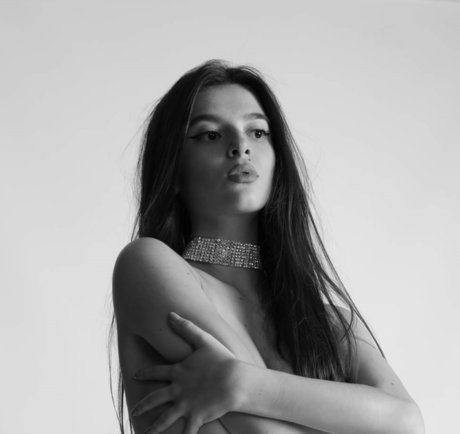 Foto di nudo di fuga di OnlyFans di Raducu Daniela