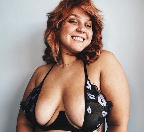 Foto di nudo di fuga di OnlyFans di Ash