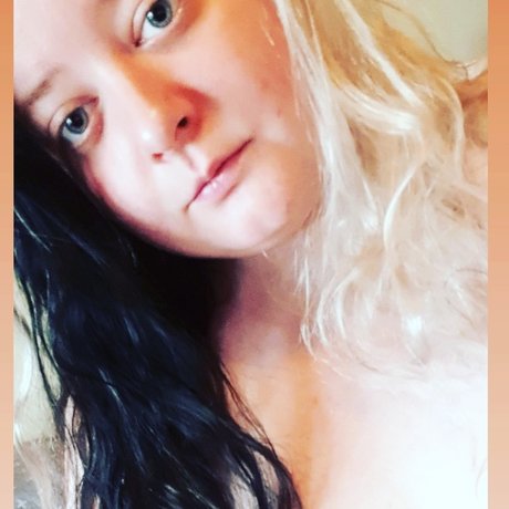 Foto di nudo di fuga di OnlyFans di Purple Mia