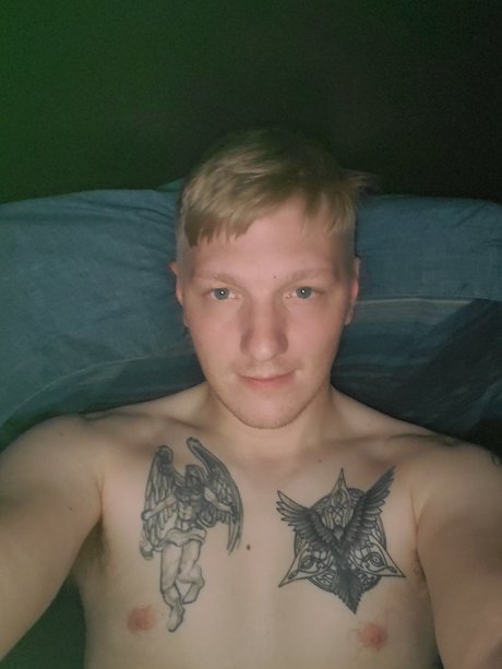 Foto di nudo di fuga di OnlyFans di Pup Freki