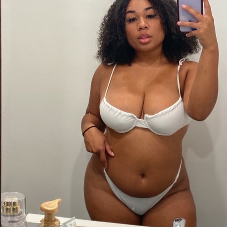 Foto di nudo di fuga di OnlyFans di Angel Luvv 