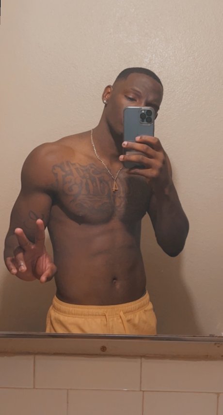Foto di nudo di fuga di OnlyFans di 444