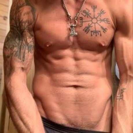 Foto di nudo di fuga di OnlyFans di Primal Instinct
