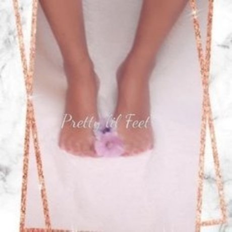Foto di nudo di fuga di OnlyFans di Pretty Lil Feet